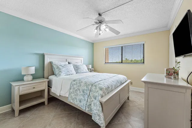 Unit 502 photo 15