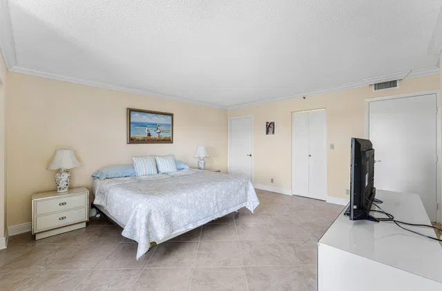 Unit 502 photo 18