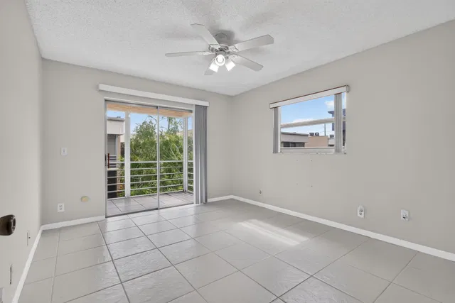 Residence photo 24
