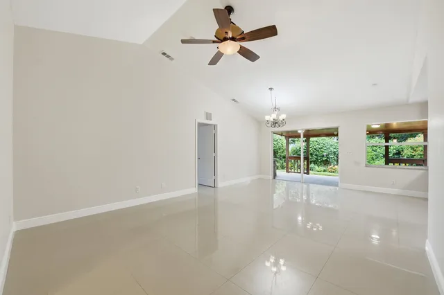 Residence photo 3