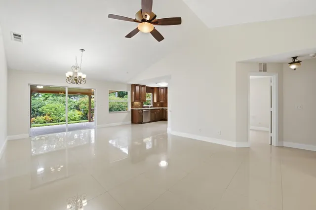 Residence photo 4