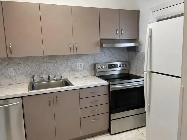 Unit 313 photo 6