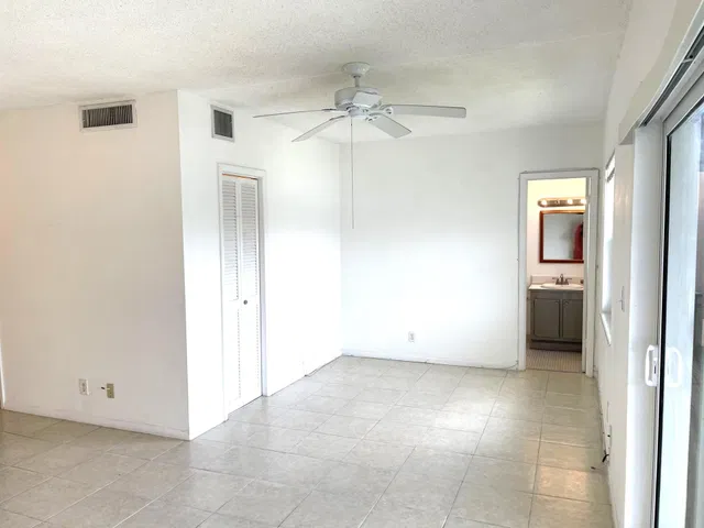Unit 313 photo 9