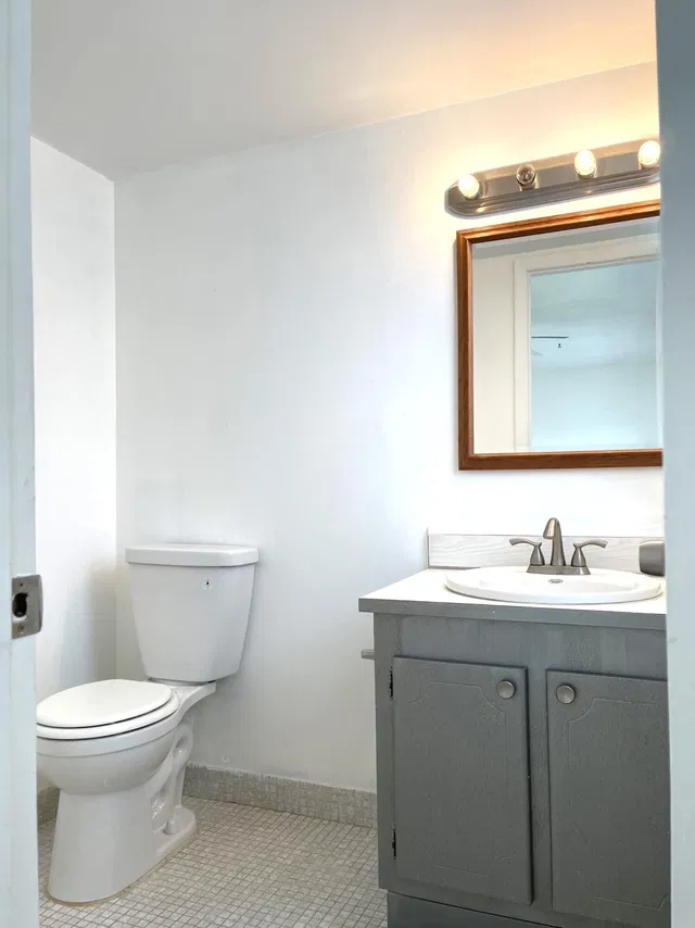 Unit 313 photo 10