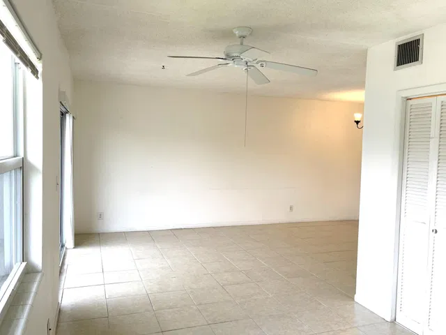 Unit 313 photo 11