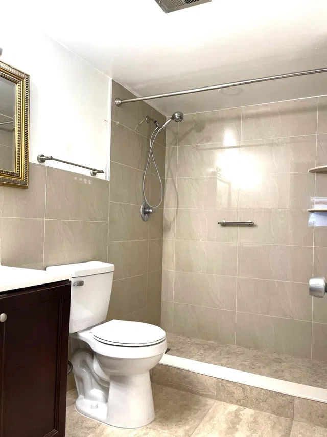 Unit 313 photo 13