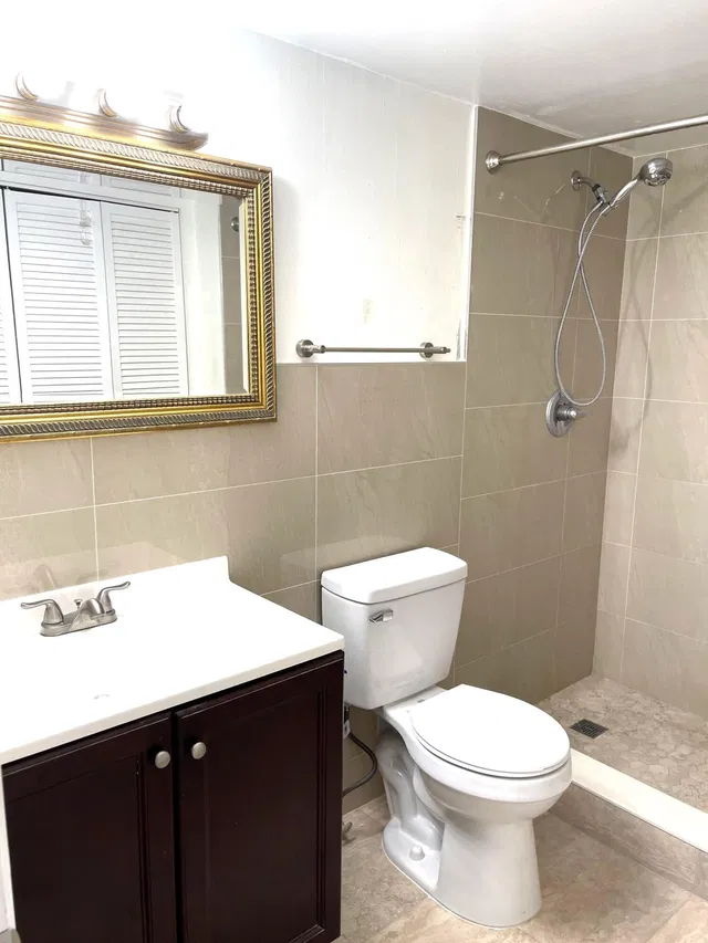 Unit 313 photo 14