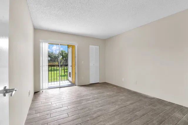 Residence photo 3