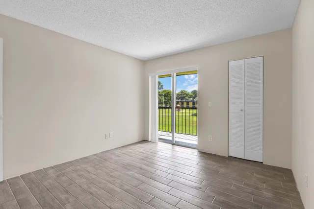 Residence photo 4