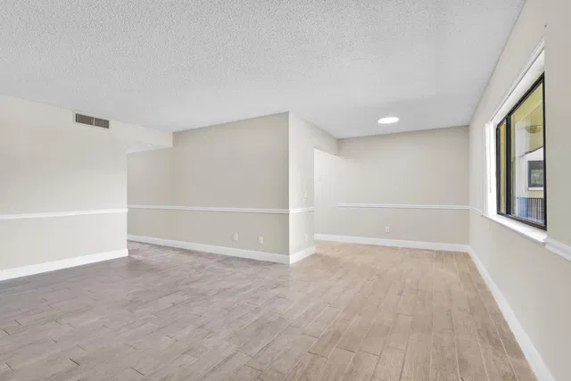 Residence photo 5