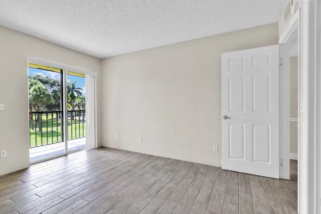 Residence photo 11