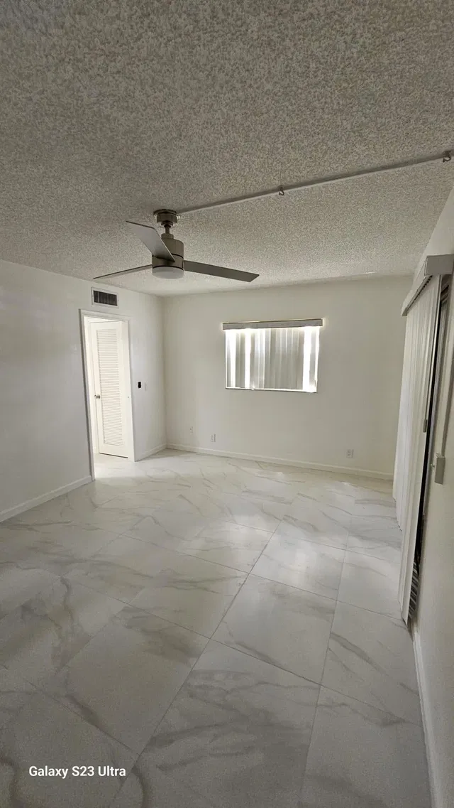 Residence photo 17