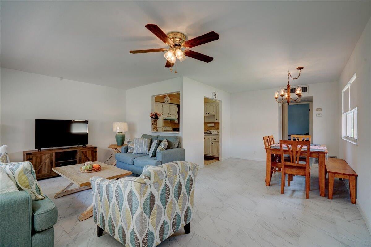 Unit 222 photo 3