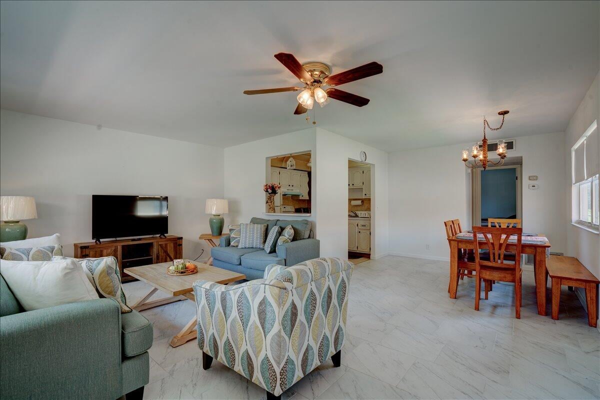 Unit 222 photo 4