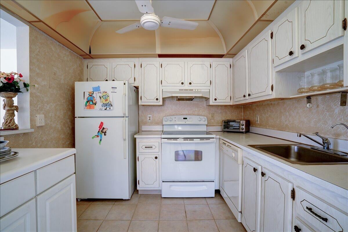 Unit 222 photo 8