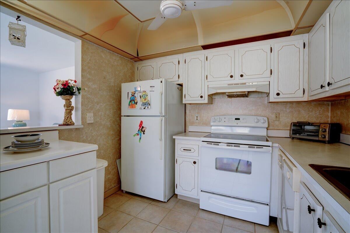 Unit 222 photo 9