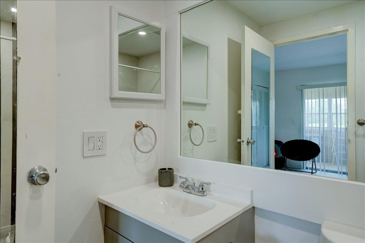 Unit 222 photo 13