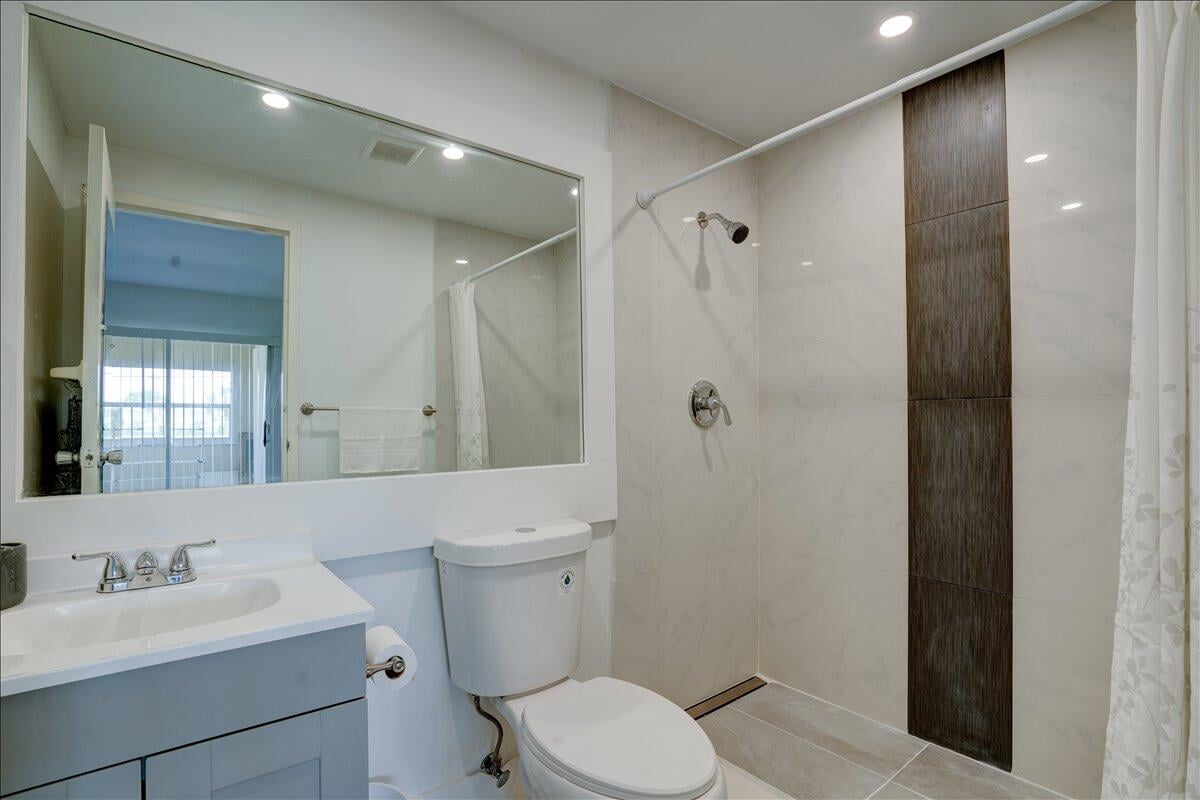 Unit 222 photo 14