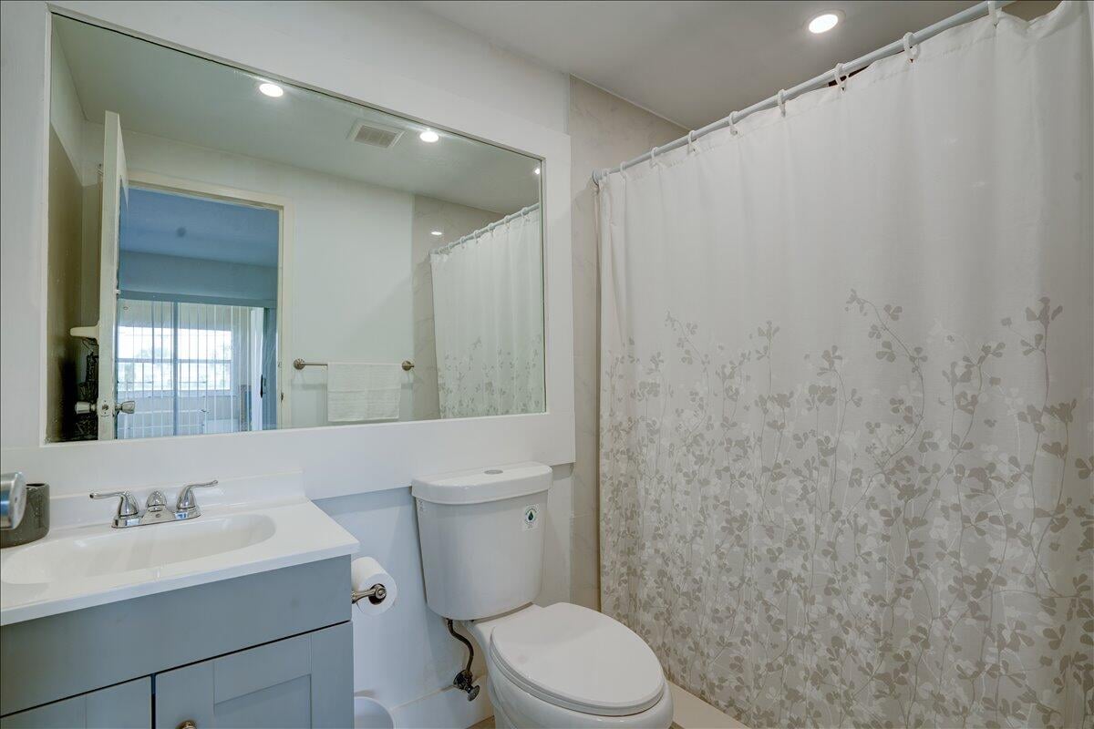 Unit 222 photo 15
