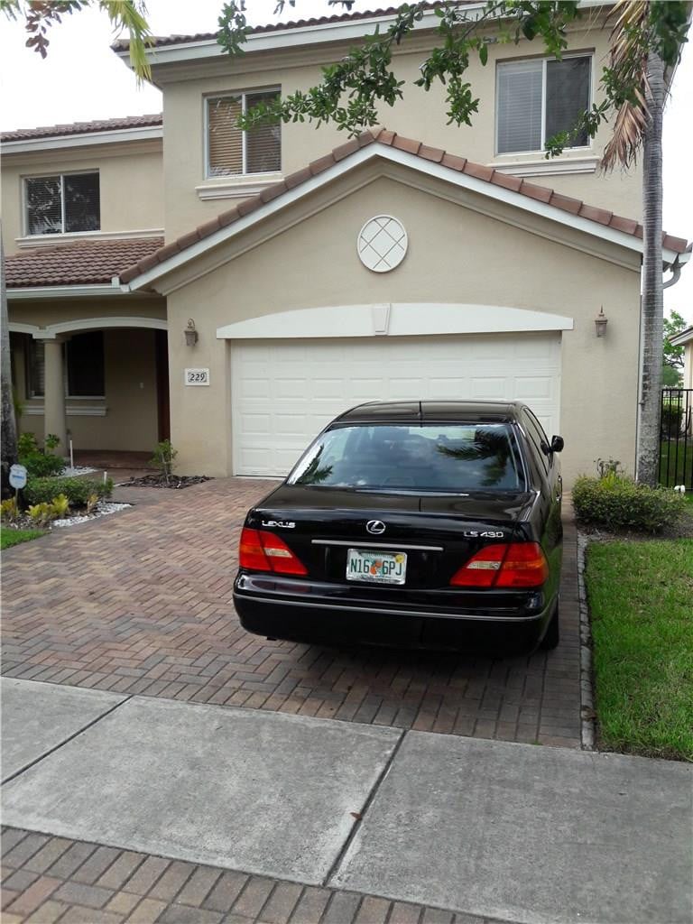 Residence photo 3