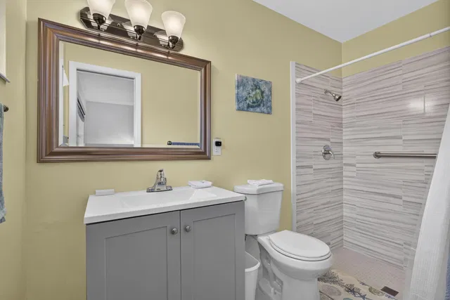 Unit H photo 25