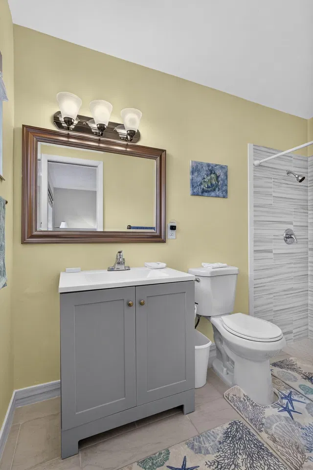 Unit H photo 26