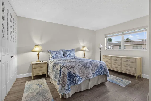 Unit H photo 28