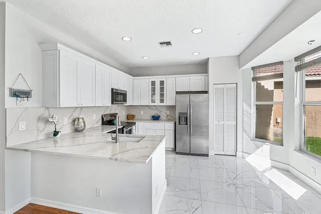 Residence photo 8