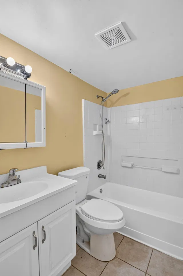 Unit B24 photo 24