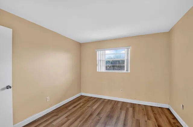 Unit B24 photo 27