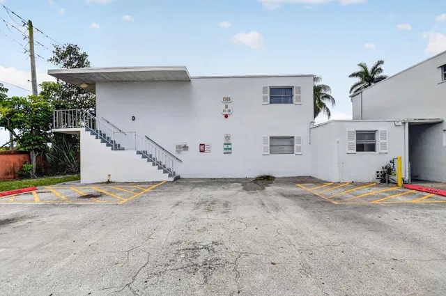 Unit B24 photo 31