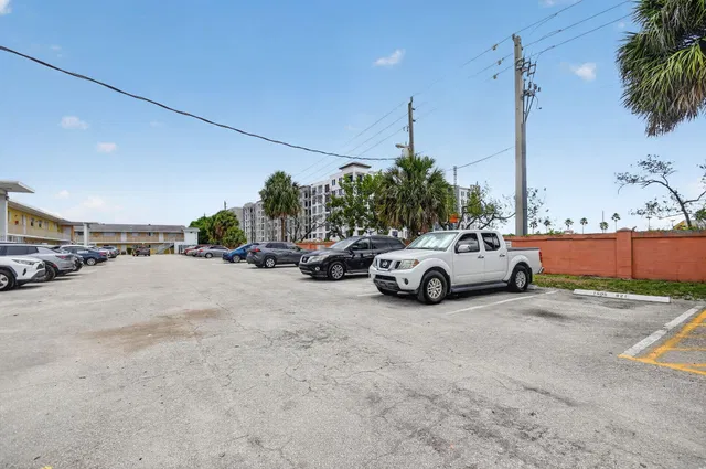 Unit B24 photo 32