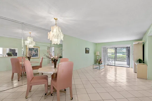 Unit 164 photo 4