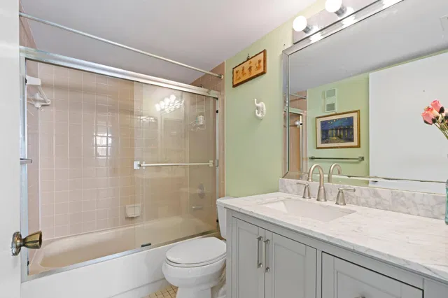 Unit 164 photo 12