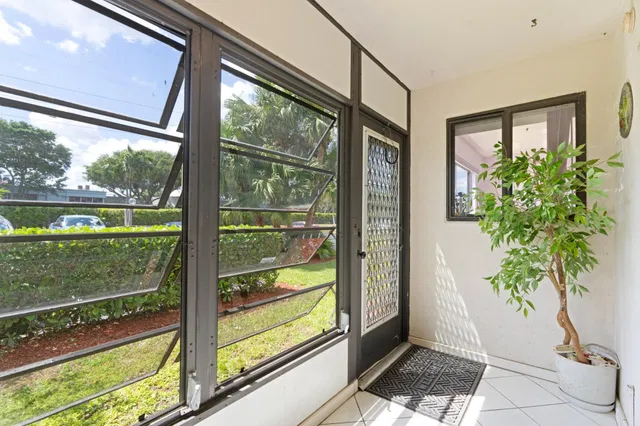 Unit 164 photo 15