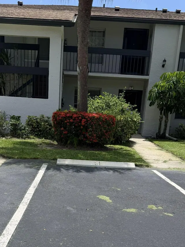 Unit B photo 19