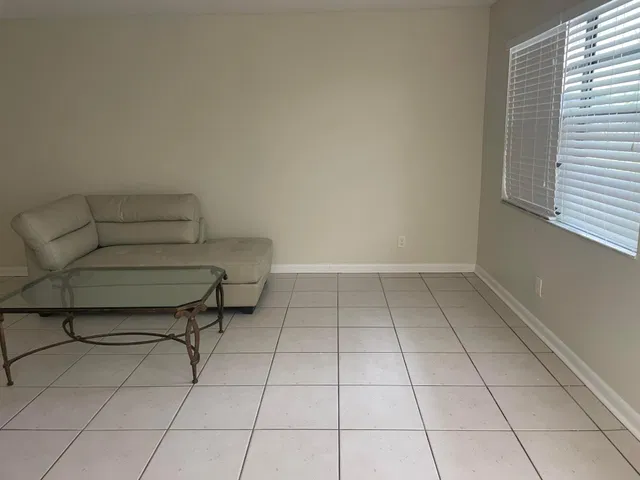  Unit 498 photo 5