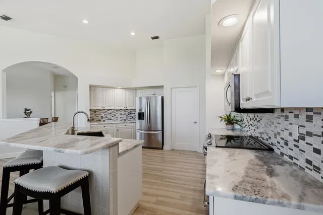 Monarch Country Club Residence photo 15