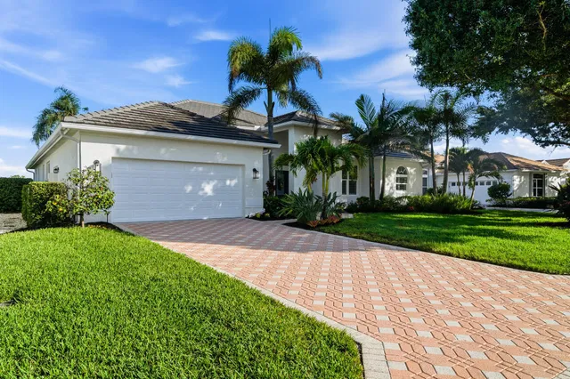 Monarch Country Club Residence photo 53