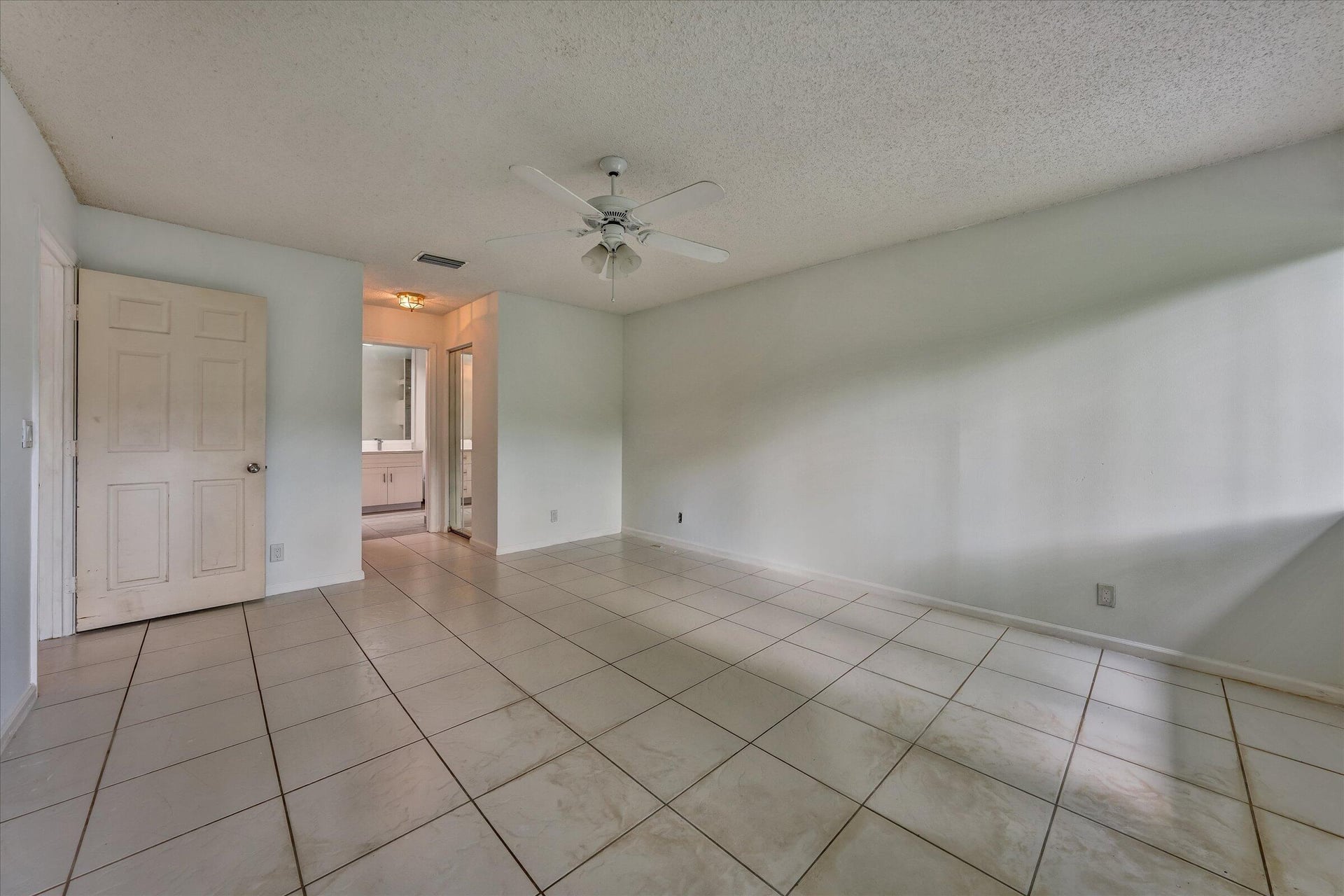 Residence photo 19