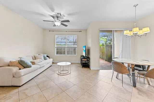 Residence photo 8