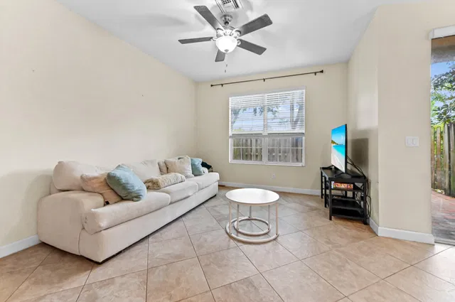 Residence photo 9