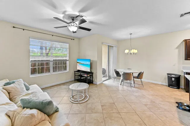 Residence photo 11