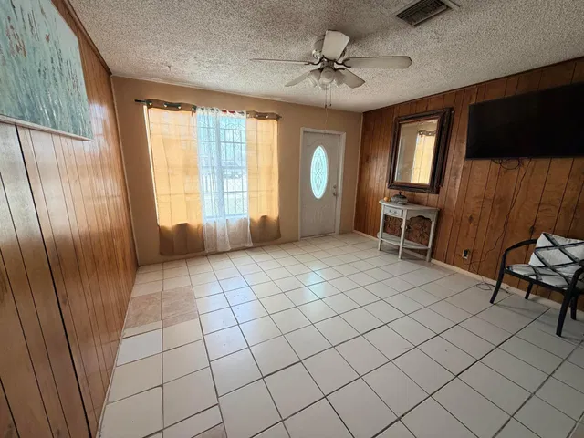 Residence photo 5