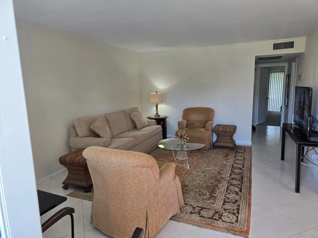 Residence photo 4