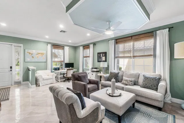  Unit (SEASONAL RENTAL) photo 4