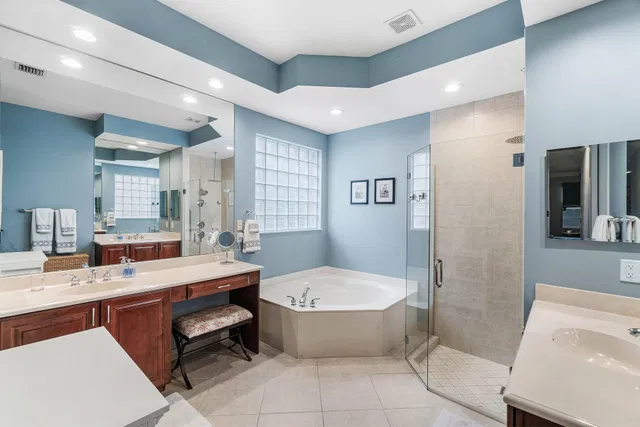  Unit (SEASONAL RENTAL) photo 17