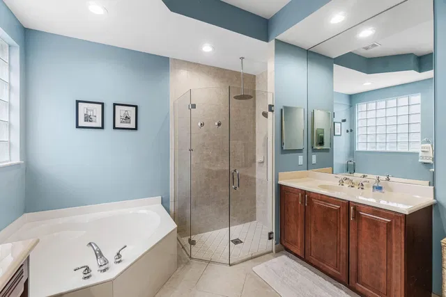  Unit (SEASONAL RENTAL) photo 18
