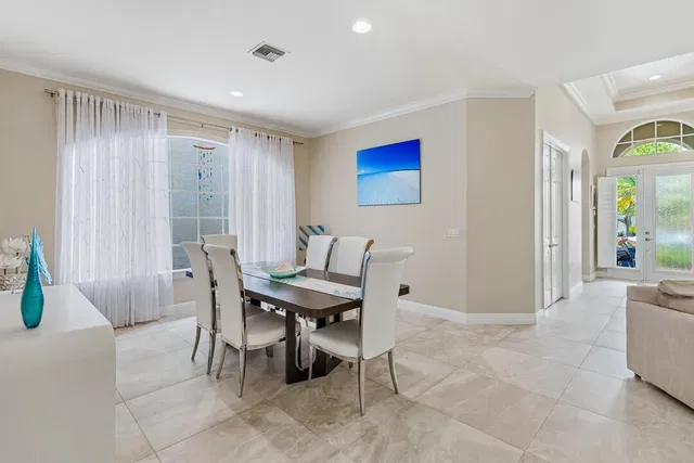 Residence photo 12