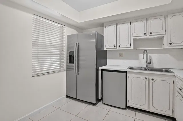 Unit 1029 photo 8